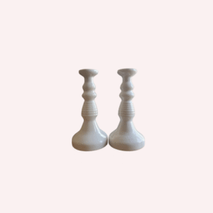 Dos Candelabros de Porcelana